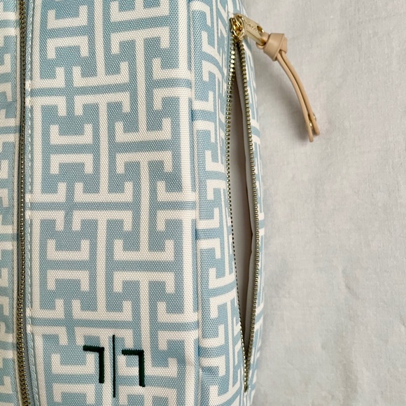 Mark & Graham X Spartina Sport Shoe Bag - Picture 7 of 13